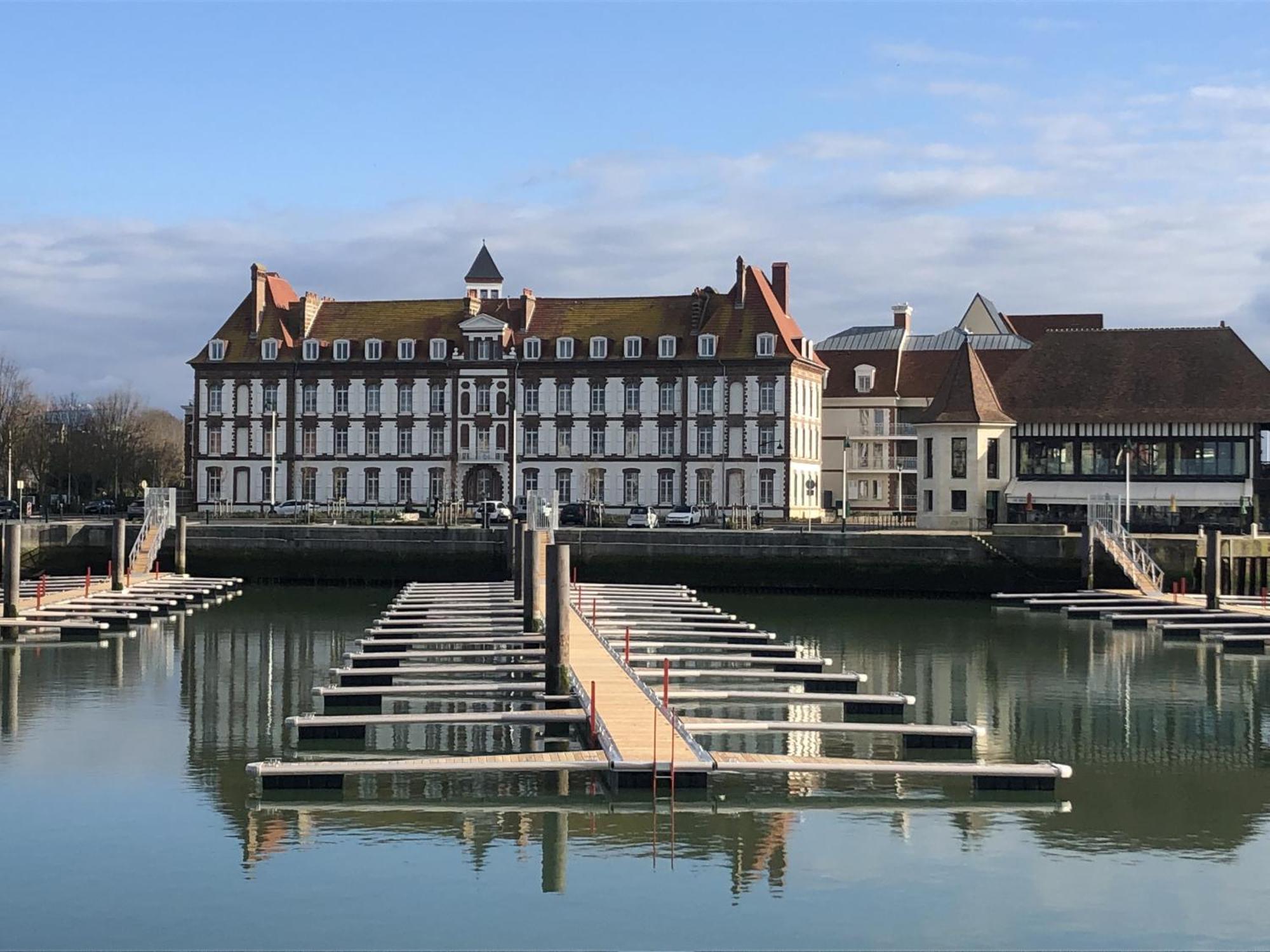 Charming Flat Middle Of Trouville, 150M From Beach Exterior photo
